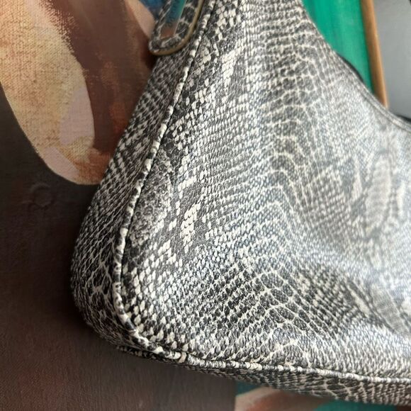 Vintage y2k 00s 2000s faux snake skin shoulder bag by Cornell - Picture 2 of 16
